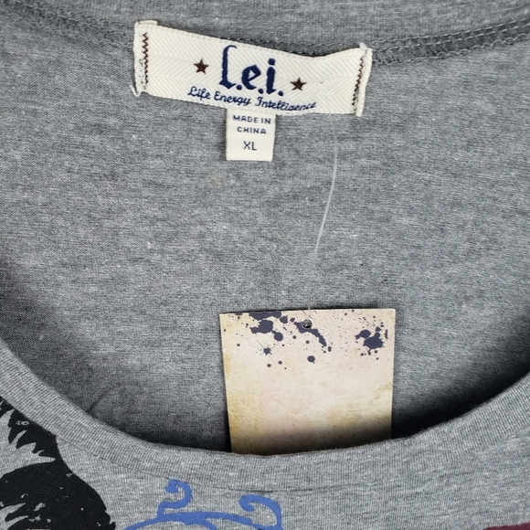 NWT LEI Women's Gray Floral Studded T-Shirt Sz Juniors XL - Picture 3 of 8
